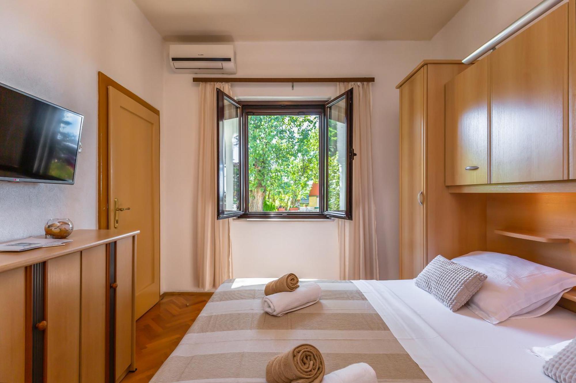 Apartmani Lovrenco Krvavica Exterior foto