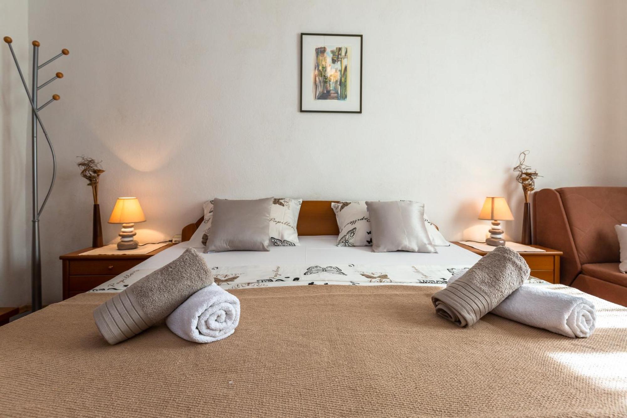 Apartmani Lovrenco Krvavica Exterior foto