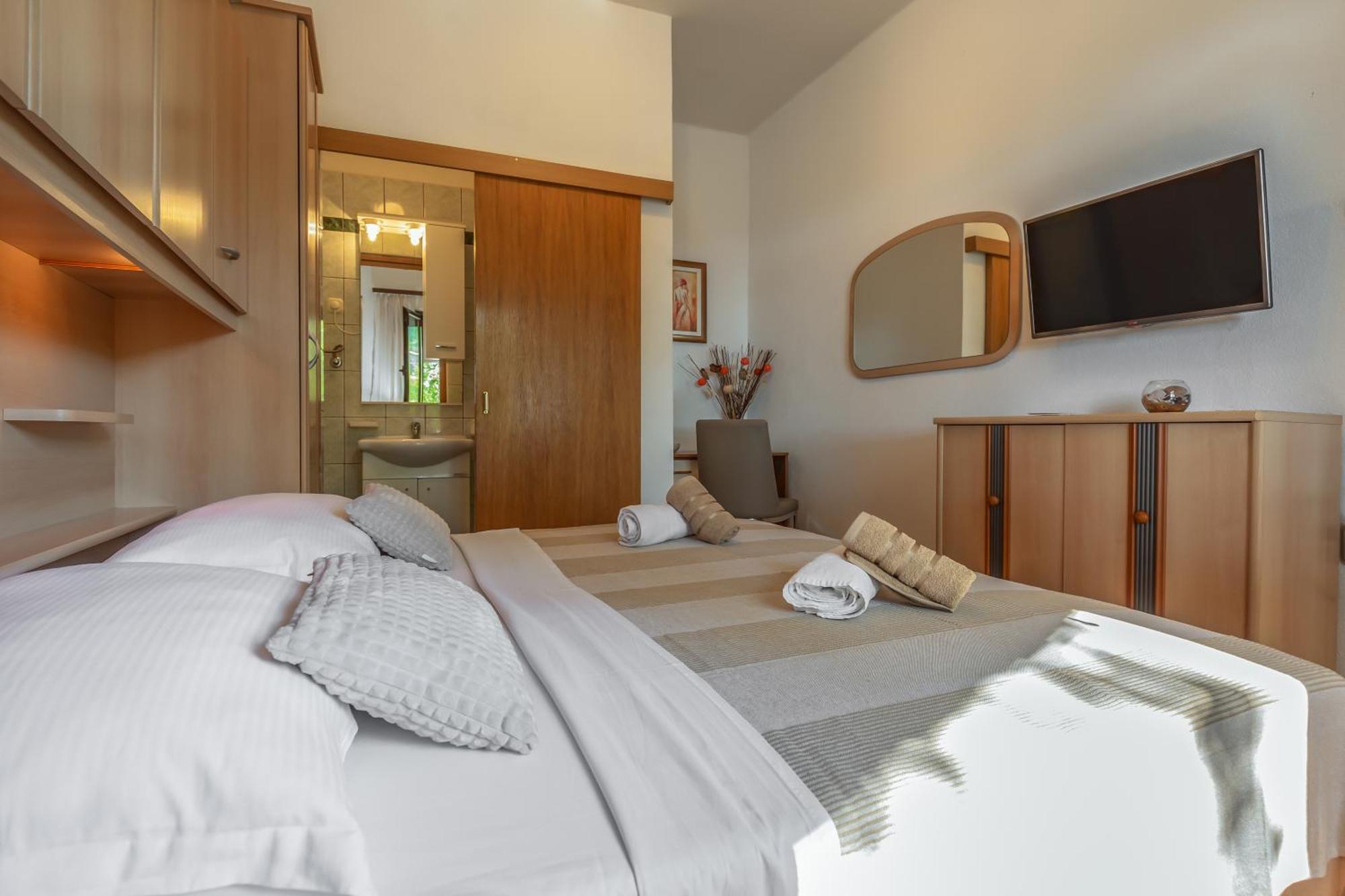Apartmani Lovrenco Krvavica Exterior foto